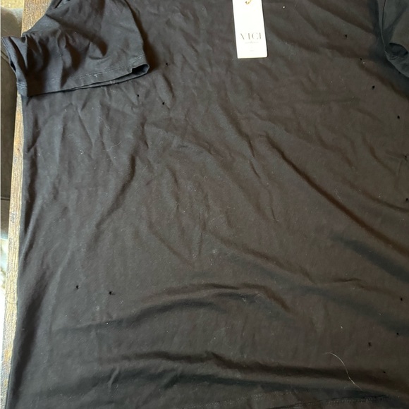 VICI exclusive nwt s/m distressed black t-shirt - Picture 2 of 3